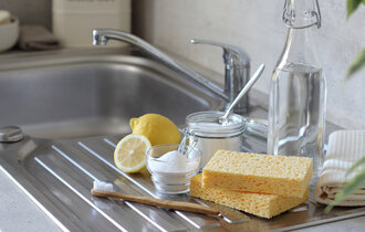 Vinegar,And,Baking,Soda,,Lemon,,Natural,Sponge,,Toothbrush,And,Towels