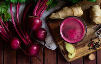 Rote Bete, Smoothie und Ingwer