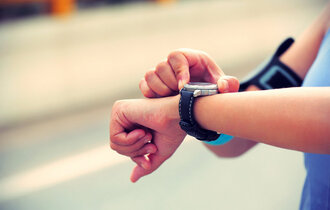 Young,Woman,Jogger,Ready,To,Run,Set,And,Looking,At