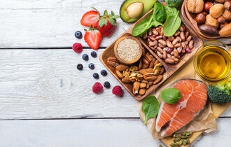 Früchte, Nüsse, Lachs, Avocado, Hülsenfrüchte